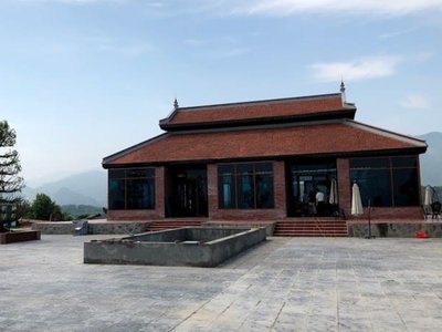 Đá xanh rêu băm hình đồng tiền cổ lát sân nền công trình đình chùa