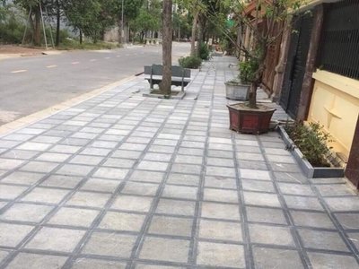 Đá tự nhiên băm mặt trừ viền màu đen 40x40cm lát vỉa hè, lối đi, sân vườn